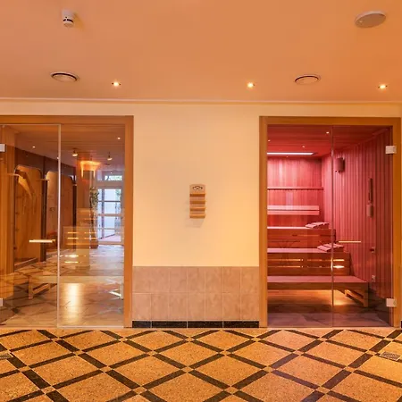 מלון Waldesrand 4*